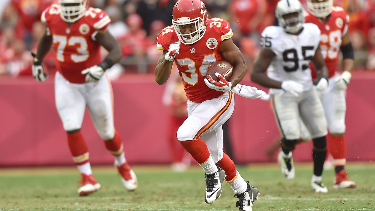 Alex Smith, Knile Davis help Chiefs blow past Raiders